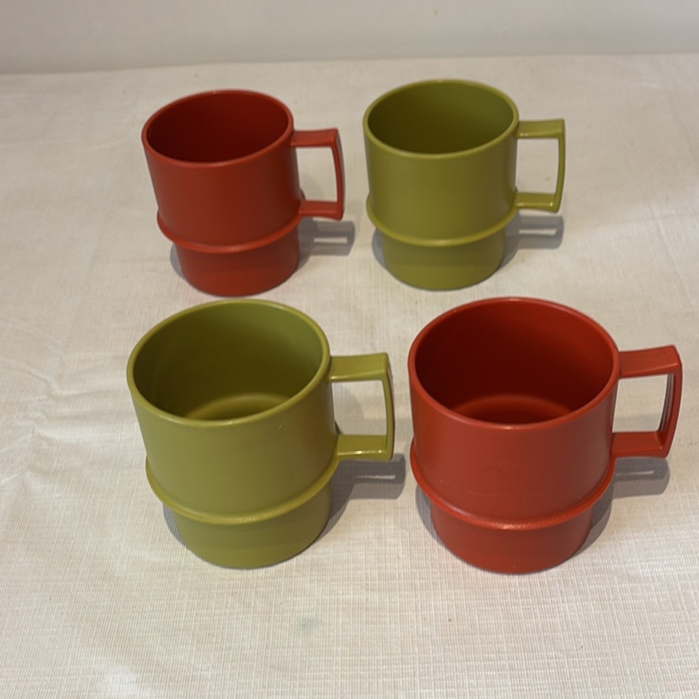 Vintage 4 Tupperware Mugs